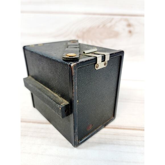 Vintage 1950s Tower 120 B2 Film Camera Flash Kit W/ Bulbs - Picture 7 of 16